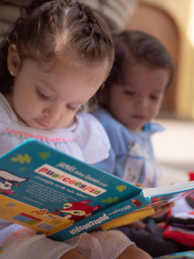 Beneficios de leer a los bebés. Desarrollo infantil y lectura.Crear un vínculo con tu bebé a través de la lectura. Importancia de leerle a los bebés para su desarrollo cognitivo