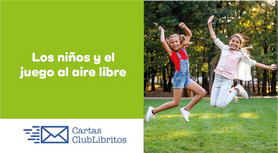Niñas jugando al aire libre, mejorando el estado de ánimo infantil, fomentando la curiosidad infantil y desarrollando habilidades motoras en niños