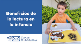 Niño pequeño empezando con su lectura infantil e incrementando el vocabulario infantil con la lectura, enseñándole a través de estrategias a amar los libros 