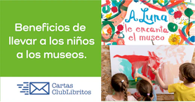 Niños explorando la creatividad en un museo, como herramienta para el aprendizaje infantil, fortaleciendo la memoria y su desarrollo cognitivo